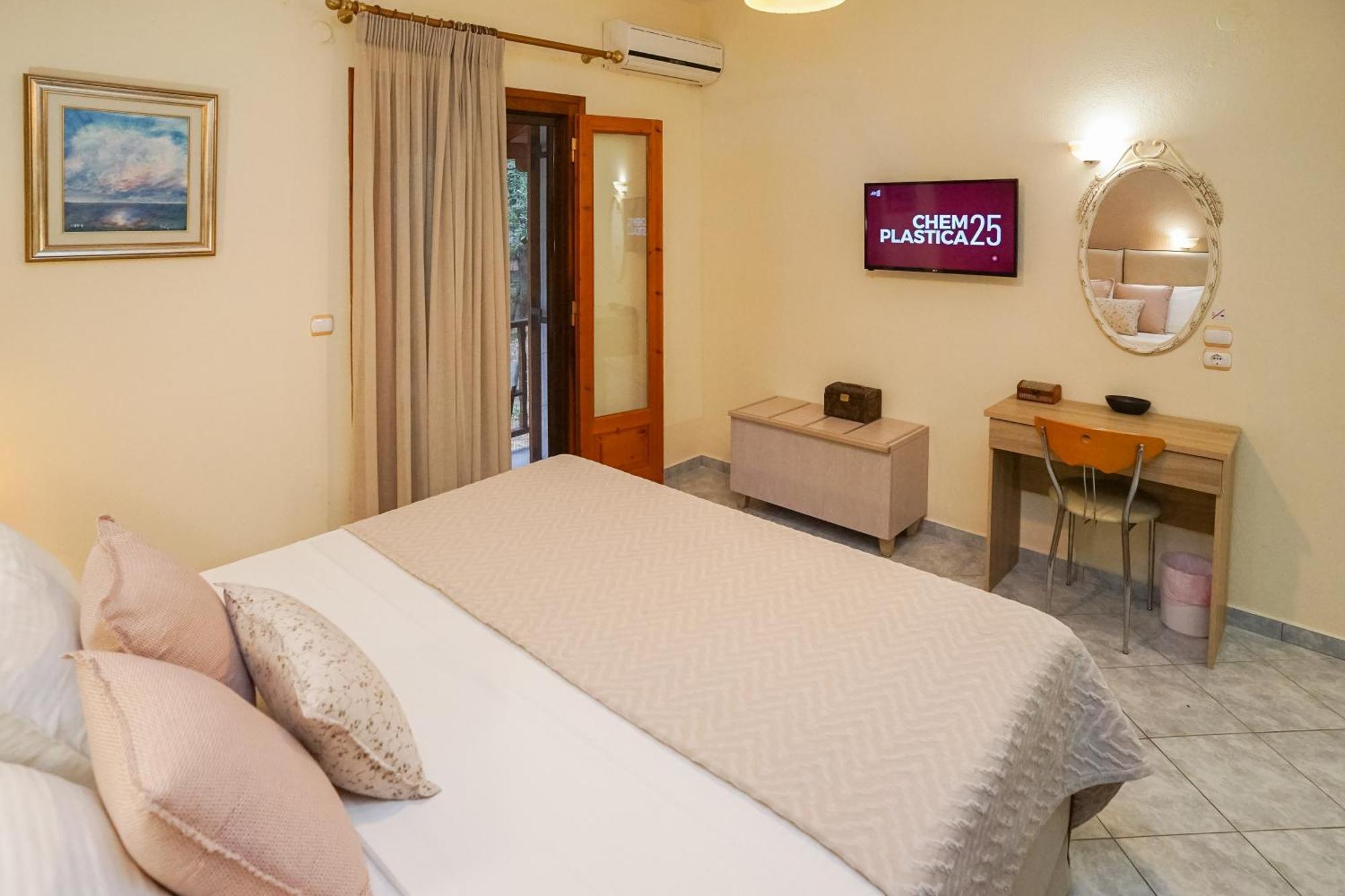 Forest Skiathos Apartment Troulos